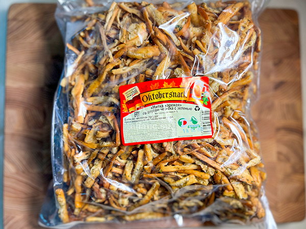 Нитка ЖАРЕНАЯ "Чеснок с зеленью" Oktobersnack 1 кг (сырный продукт) в Первоуральске