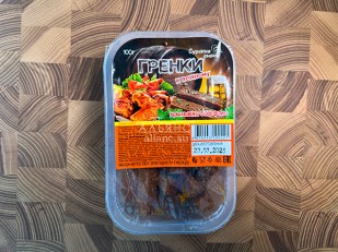 Колбаски (ВЕНГЕРСКИЕ) с/к (по 0,5кг): Сурские гренки Крылышки баффало (100 гр)